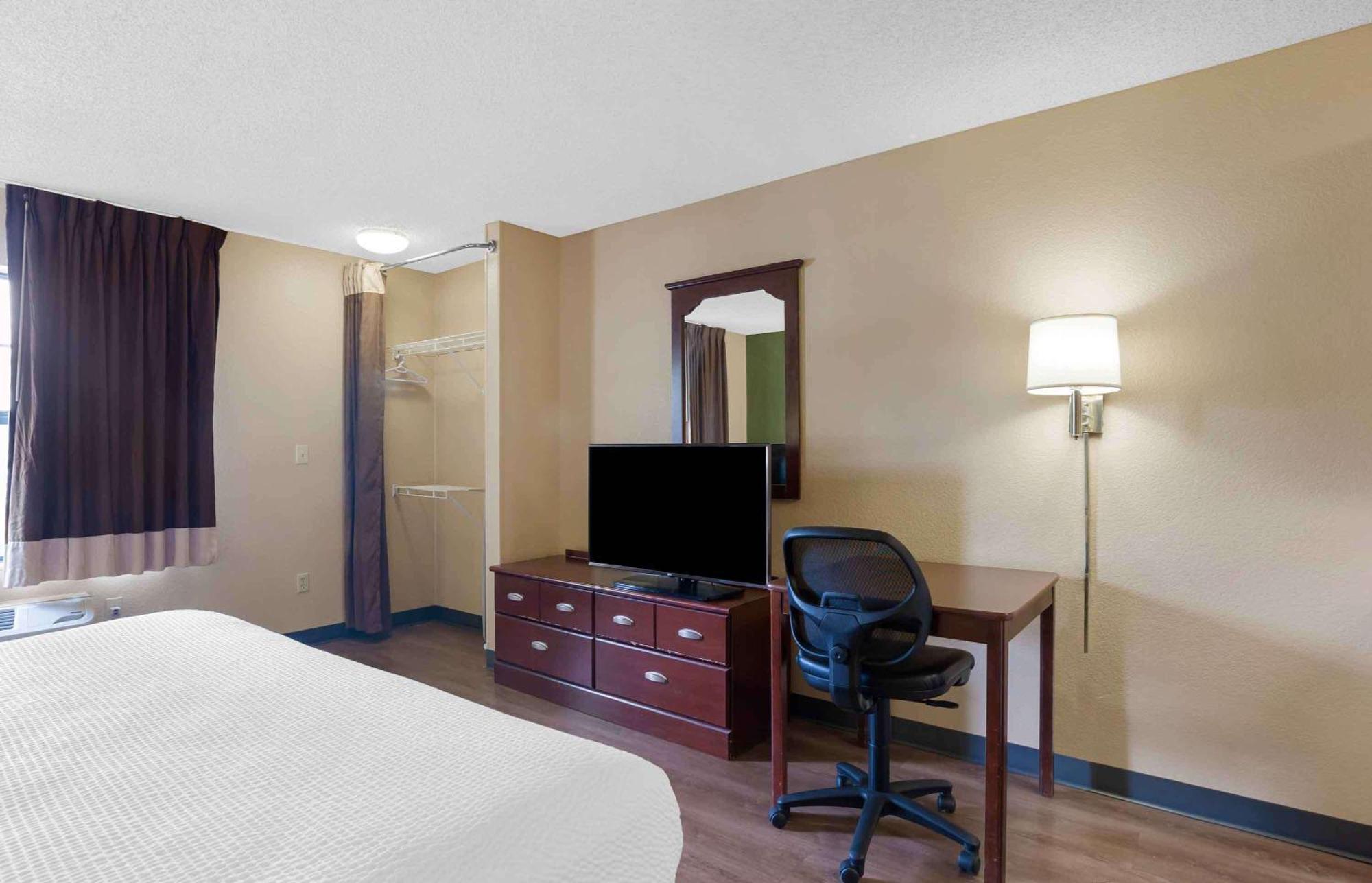 Extended Stay America Select Suites - Chicago - Naperville - West Екстер'єр фото