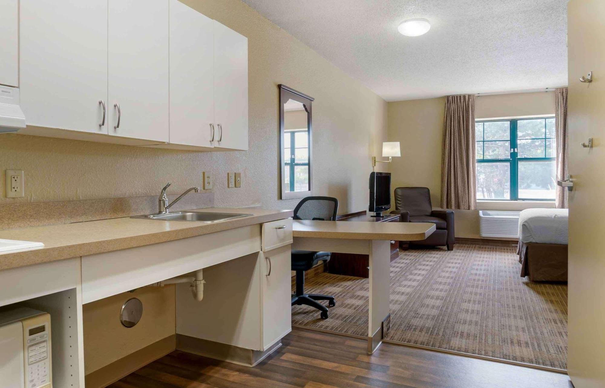 Extended Stay America Select Suites - Chicago - Naperville - West Екстер'єр фото